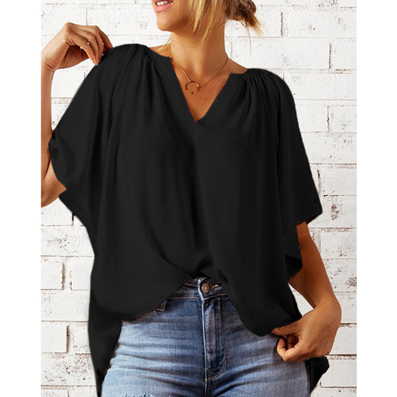 "Damskjorta i lös chiffong, sommarstil, sedd framifrån, lätt och luftigt material, casual och elegant för varma dagar."
