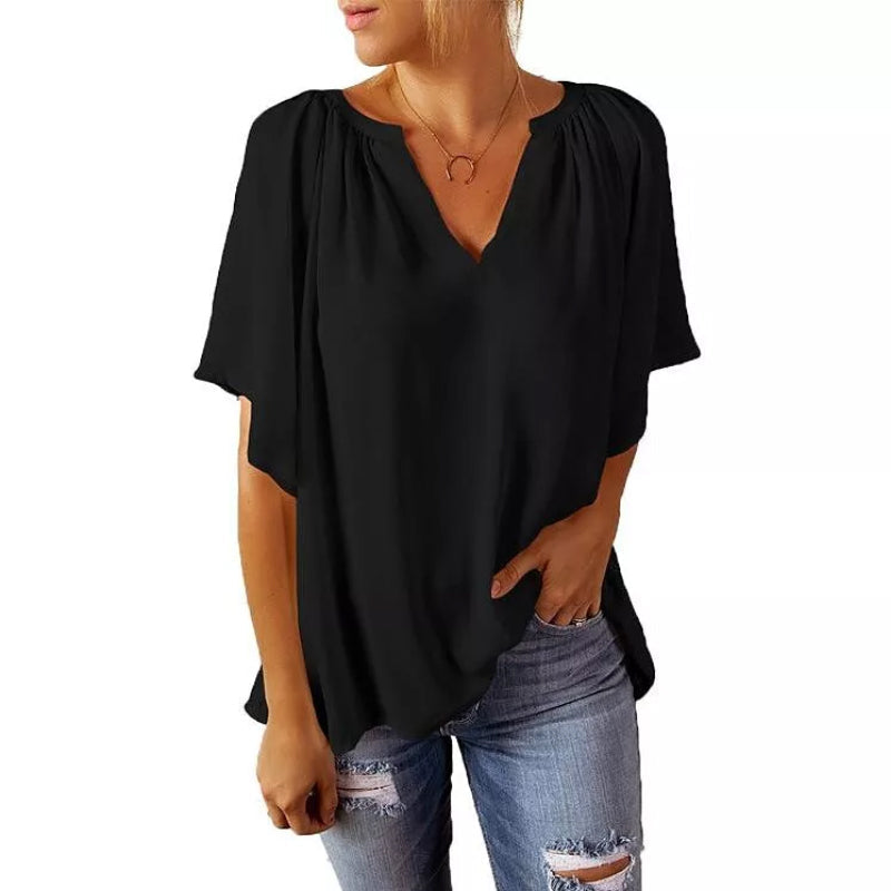"Damskjorta i lös chiffong, sommarstil, sedd framifrån, lätt och luftigt material, casual och elegant för varma dagar."