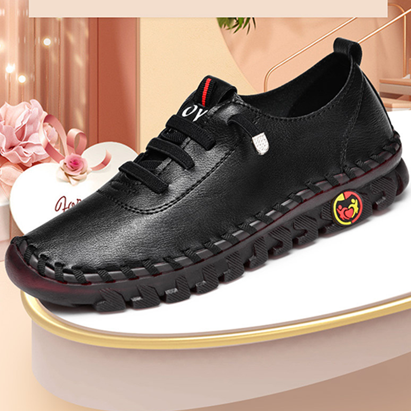 "Damskor i mjuk kohud med halkfri gummisula, andningsbar design, eleganta slip-on för komfort och stil."