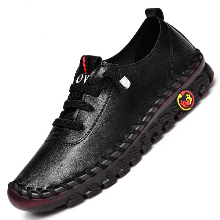 "Damskor i mjuk kohud med halkfri gummisula, andningsbar design, eleganta slip-on för komfort och stil."