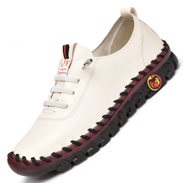 "Damskor i mjuk kohud med halkfri gummisula, andningsbar design, eleganta slip-on för komfort och stil."