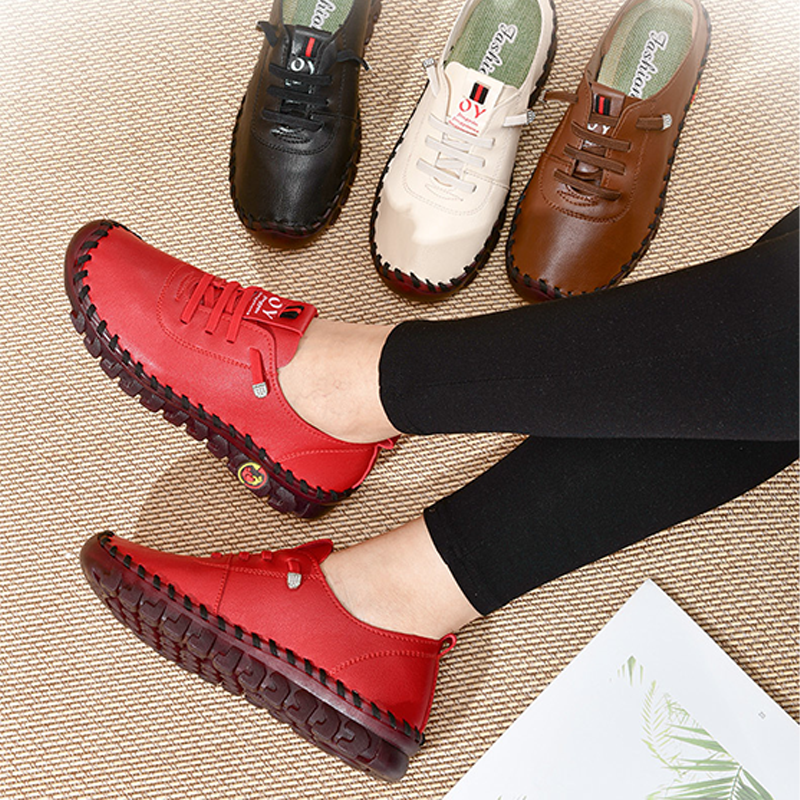 "Damskor i mjuk kohud med halkfri gummisula, andningsbar design, eleganta slip-on för komfort och stil."