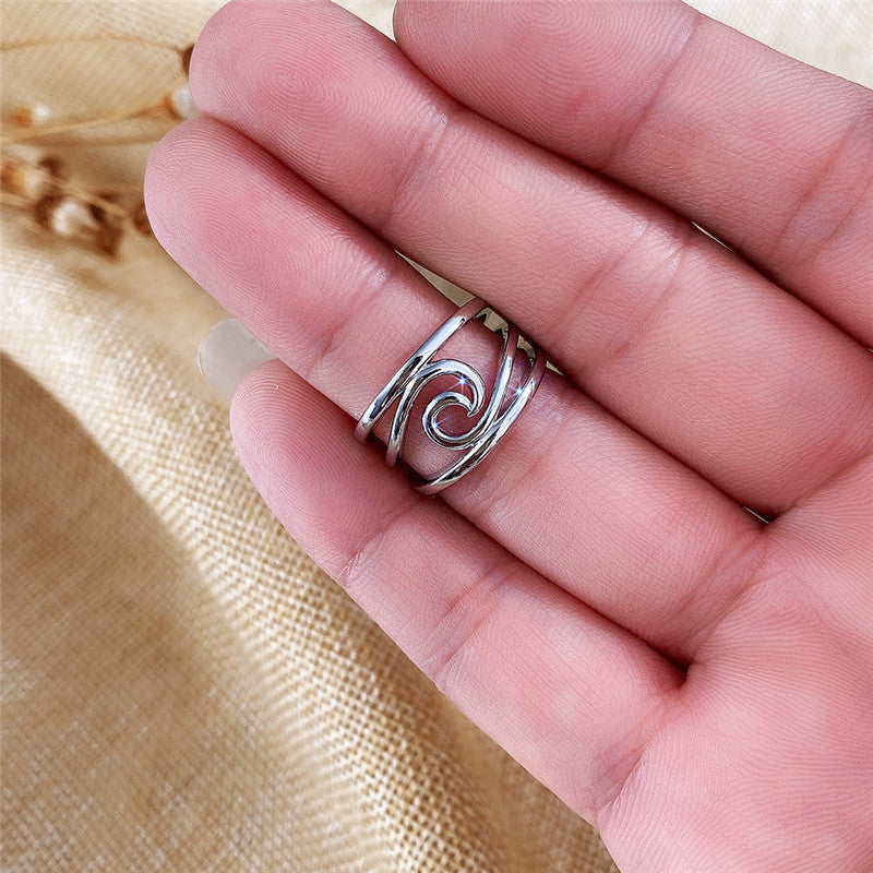 "Damsmycke kopparring 'Lycka i Vågor' med vitguldsfinish och meddelandekort, elegant och tidlös design för kvinnor."