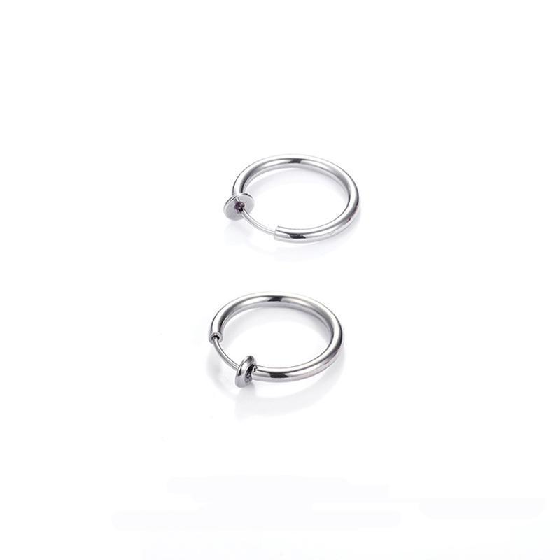 "Damsmycken ringörhängen i guld/silver med infällbar spets, elegant design, olika storlekar för bekväm passform."