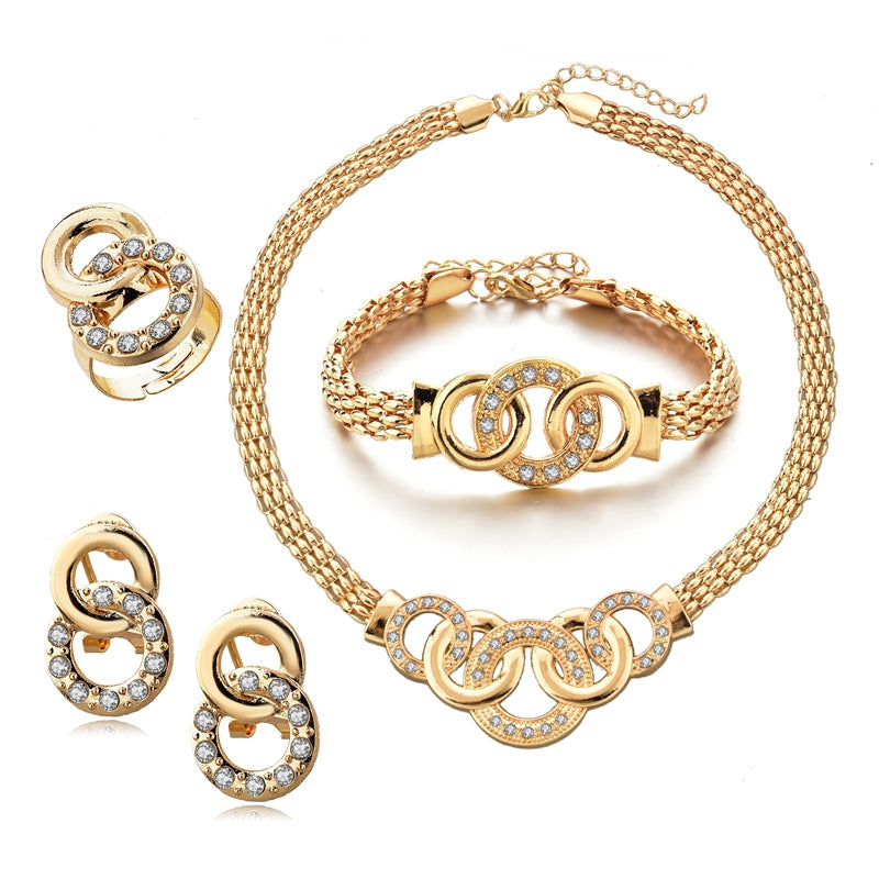 "Damsmyckesset i guld och silver med zirconia, innehåller halsband, armband, örhängen och ring, elegant design."