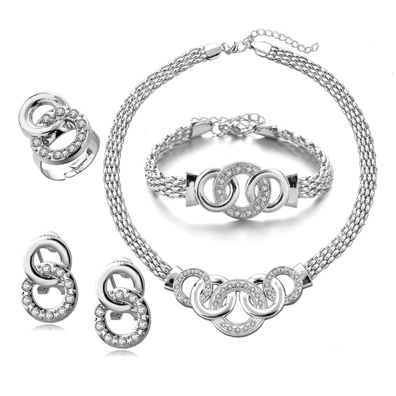 "Damsmyckesset i guld och silver med zirconia, innehåller halsband, armband, örhängen och ring, elegant design."