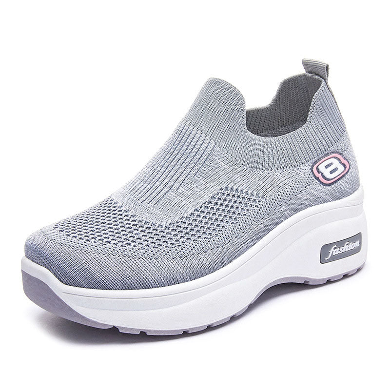 "Damsneakers med rund tå och tjock plattformssula av vit mesh, andas och stilrena för vardagsbruk."