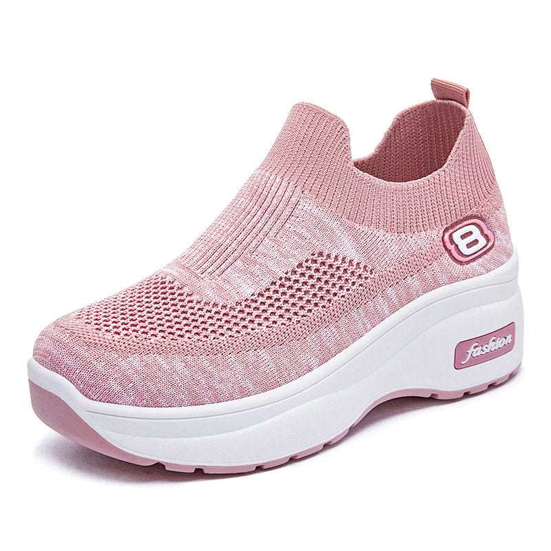 "Damsneakers med rund tå och tjock plattformssula av vit mesh, andas och stilrena för vardagsbruk."