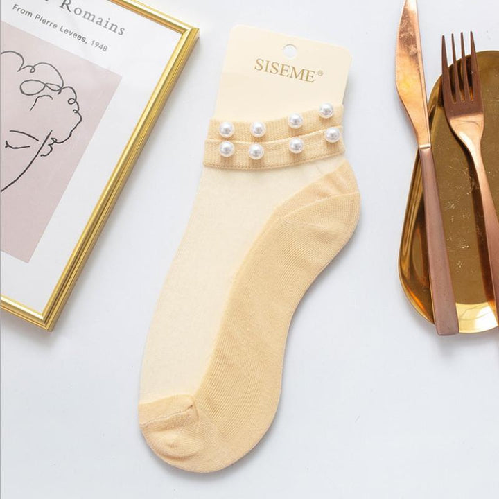 "Damsockor ankel i mjukt silke, andningsbara och lätta, i flera färger, eleganta och elastiska för optimal passform."