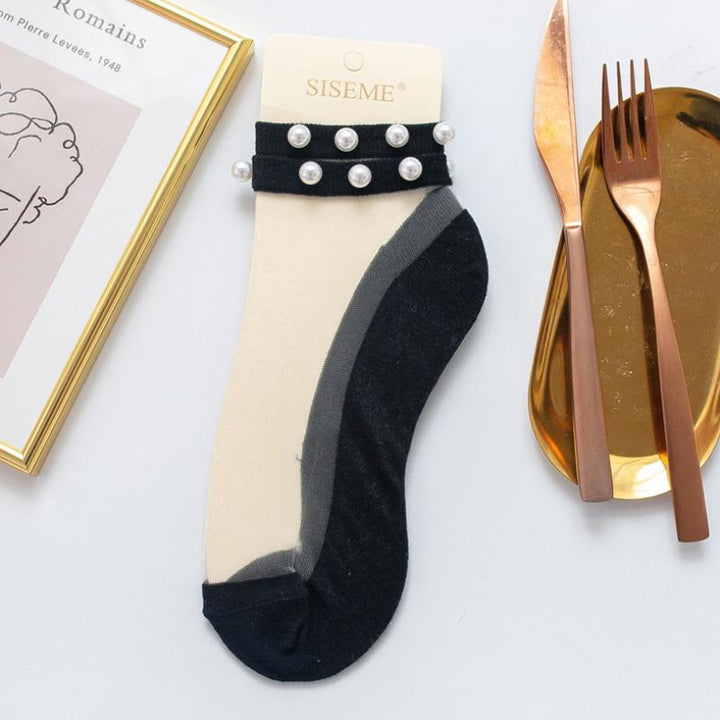 "Damsockor ankel i mjukt silke, andningsbara och lätta, i flera färger, eleganta och elastiska för optimal passform."