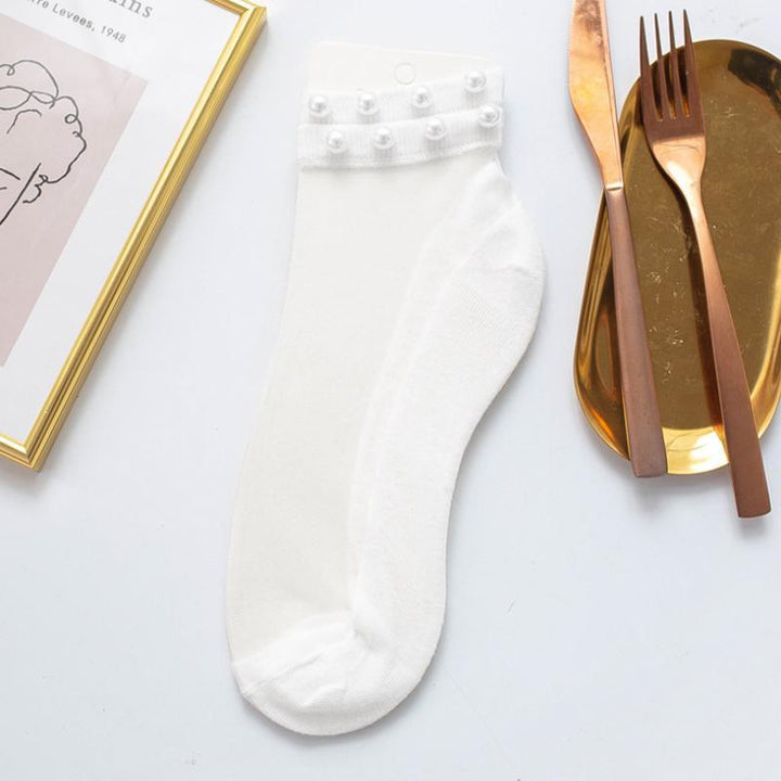 "Damsockor ankel i mjukt silke, andningsbara och lätta, i flera färger, eleganta och elastiska för optimal passform."