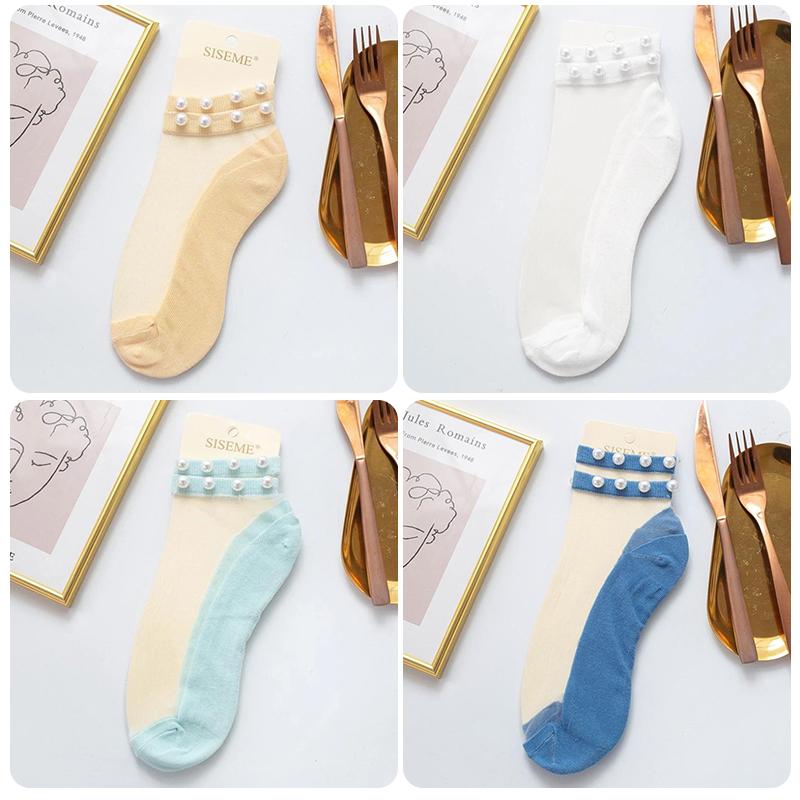 "Damsockor ankel i mjukt silke, andningsbara och lätta, i flera färger, eleganta och elastiska för optimal passform."