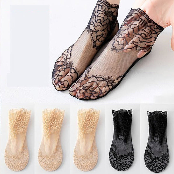 Damsockor i spetsnät, eleganta och andningsbara, med spetsbroderi i sofistikerad design, perfekt för både vardag och fest.