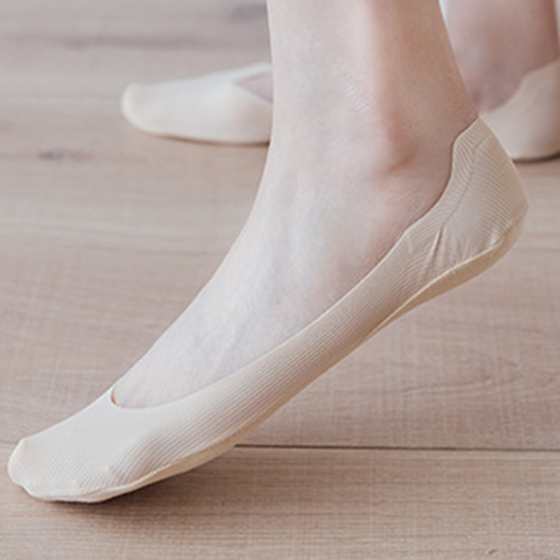 "Damsockor Ice Silk, halkfri design i is-silke, andas och osynlig, visad i svart och rosa färg, passande alla skor."