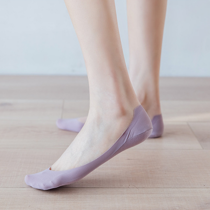 "Damsockor Ice Silk, halkfri design i is-silke, andas och osynlig, visad i svart och rosa färg, passande alla skor."