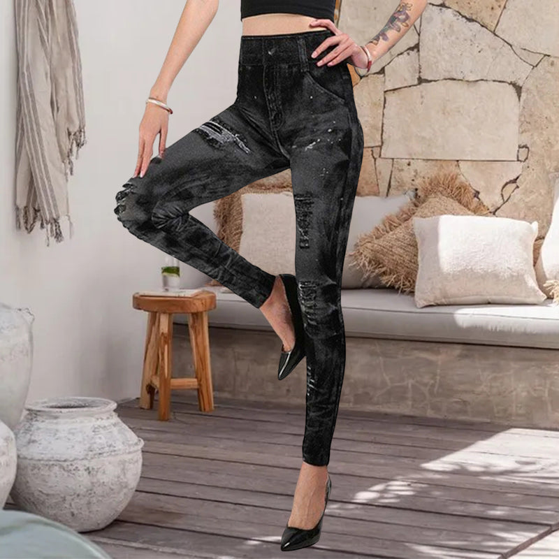 "Damsportleggings i denimlook med hög midja, pennbyxdesign, stilfullt blått tyg, fram- och sidovy."