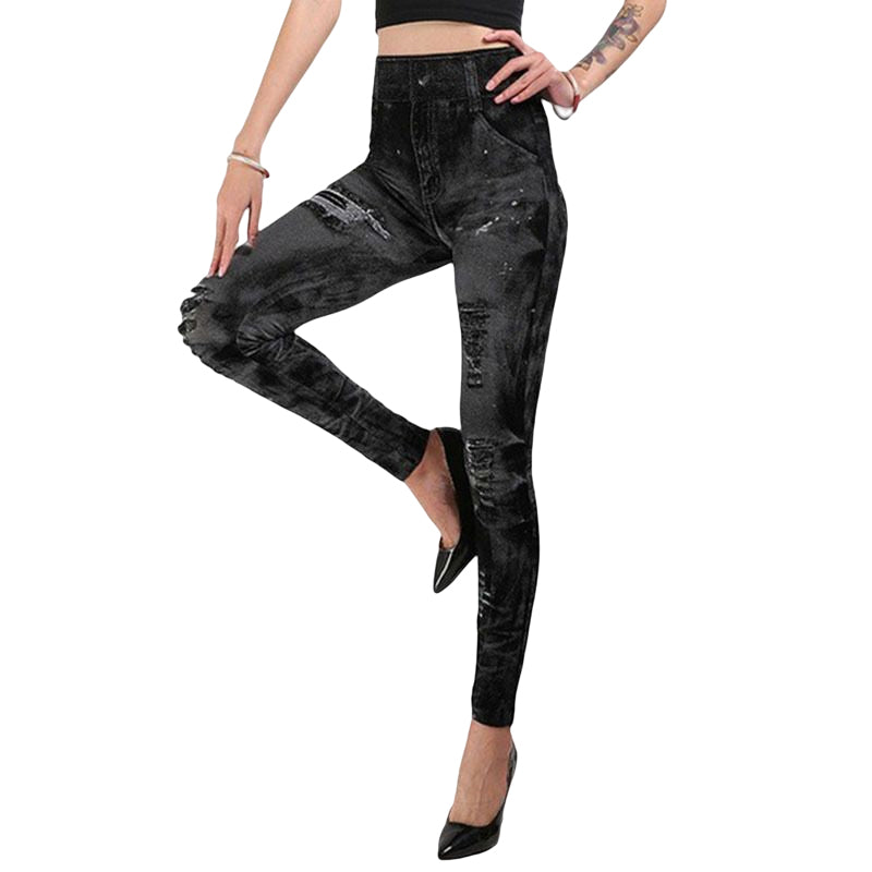 "Damsportleggings i denimlook med hög midja, pennbyxdesign, stilfullt blått tyg, fram- och sidovy."