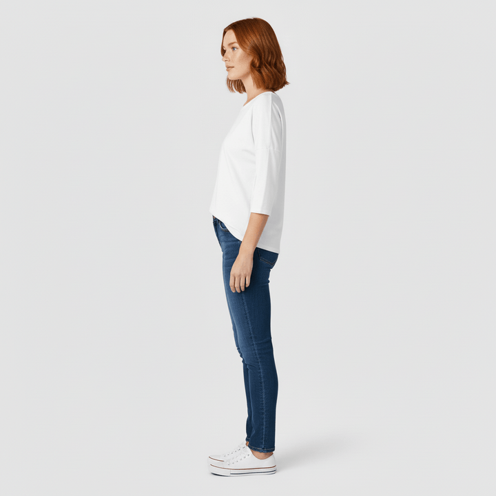 Bekväm rundhalsad damtopp. Trekvartsärm, perfekt för en stilren och avslappnad look.