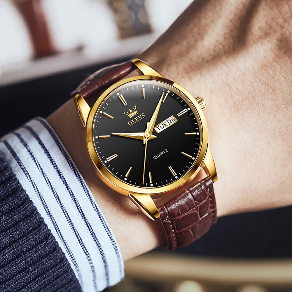 Elegant Läderklocka med Tidlös Design