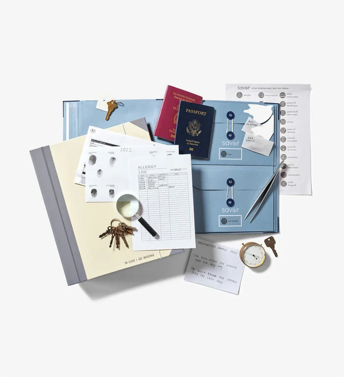 "Dekorativ blå pärm 'Ifall jag skulle försvinna' med elegant handgjord design och expanderbara kuvert, perfekt för organiseri