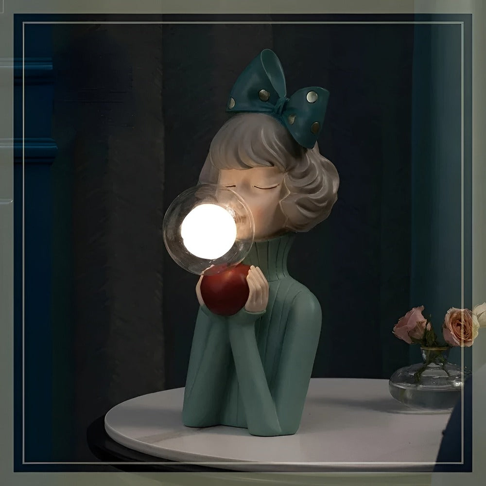 Vacker BubbleFairies bordslampa, idealisk som nattlampa i barnrummet. Dekorativ heminredning med älvtema.