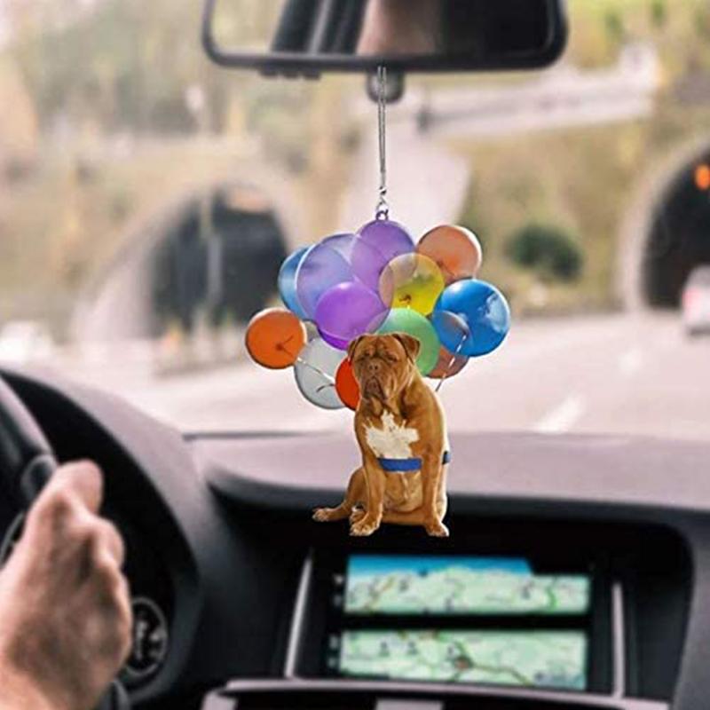 Dekorativ hundbilhänge i glimmerplast, hänger från bilspegeln, ljus och livfull design, ger bil en personlig touch.