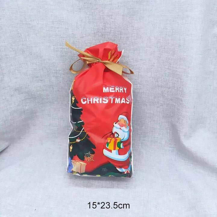 "Dekorativa julklappspåsar med dragsko och festliga motiv, perfekt för snabb och stilfull inpackning av julklappar."