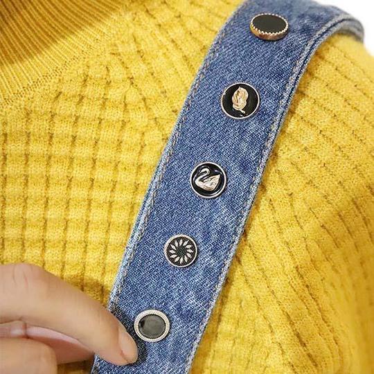 "Dekorativa knappset för kläder, guldfärgade, eleganta detaljer, skyddar mot oavsiktlig exponering, passar tunna material."