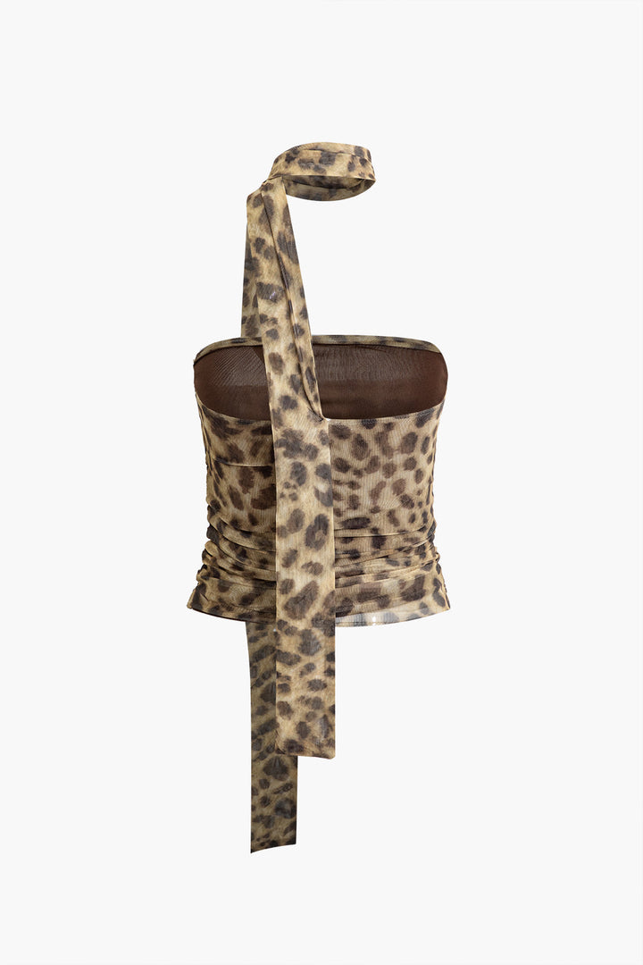 Bild av Kvinnors trendiga meshtopp med leopardtryck och halterneckdesign, idealisk för ledig stil och sommarkläder.