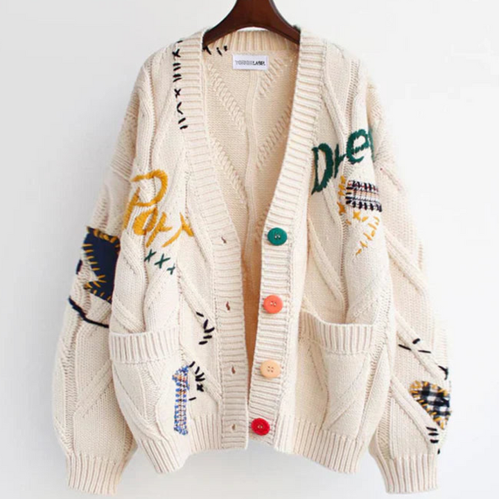 Kvinnors avslappnade långärmade damkofta med broderade detaljer och praktiska fickor, idealisk som vintertröja för komfort och stil.
