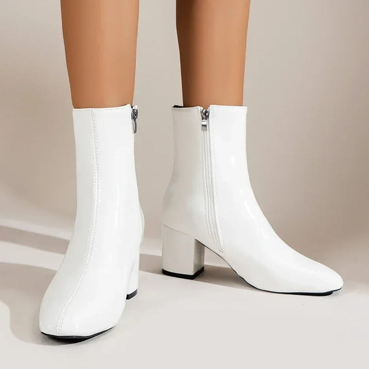 Kvinnors bekväma ankelstövlar svarta med blockklack och elegant spetsig tå, perfekt för mode.