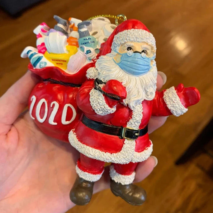 "Detaljerad tomte hängdekoration, färgrik och nostalgisk julprydnad med röd snöre för gran eller hemdekoration."