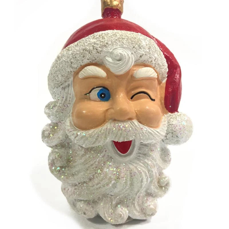 "Detaljerad tomte hängdekoration, färgrik och nostalgisk julprydnad med röd snöre för gran eller hemdekoration."