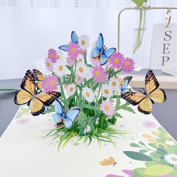 "Detaljerat 3D-handgjort blomsterkort på stativ, perfekt som present eller dekoration för alla tillfällen."