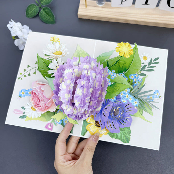 "Detaljerat 3D-handgjort blomsterkort på stativ, perfekt som present eller dekoration för alla tillfällen."