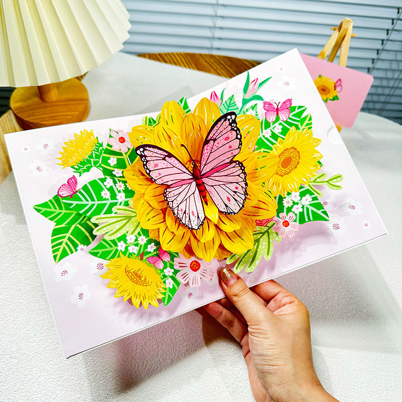 "Detaljerat 3D-handgjort blomsterkort på stativ, perfekt som present eller dekoration för alla tillfällen."