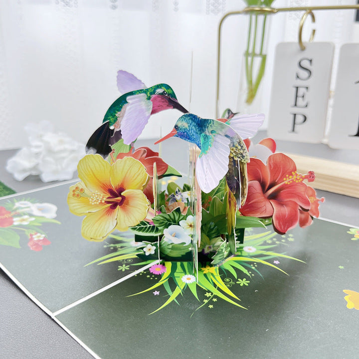 "Detaljerat 3D-handgjort blomsterkort på stativ, perfekt som present eller dekoration för alla tillfällen."