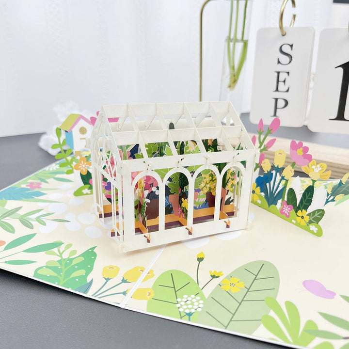 "Detaljerat 3D-handgjort blomsterkort på stativ, perfekt som present eller dekoration för alla tillfällen."