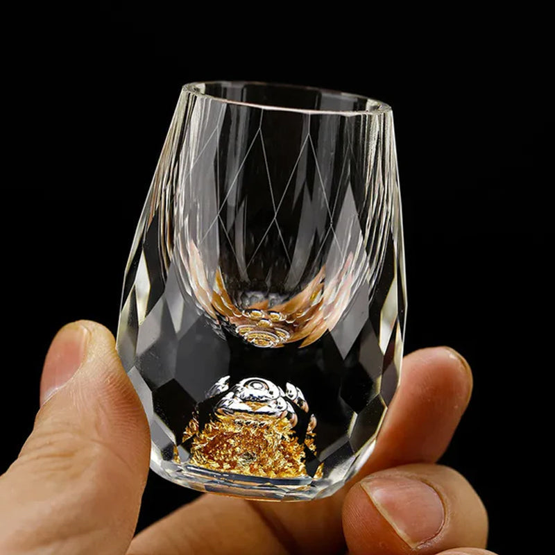 "Diamantformade stamlösa vinglas, elegant regnbågseffekt, stabil bas, högkvalitativa glas för hem och fest"