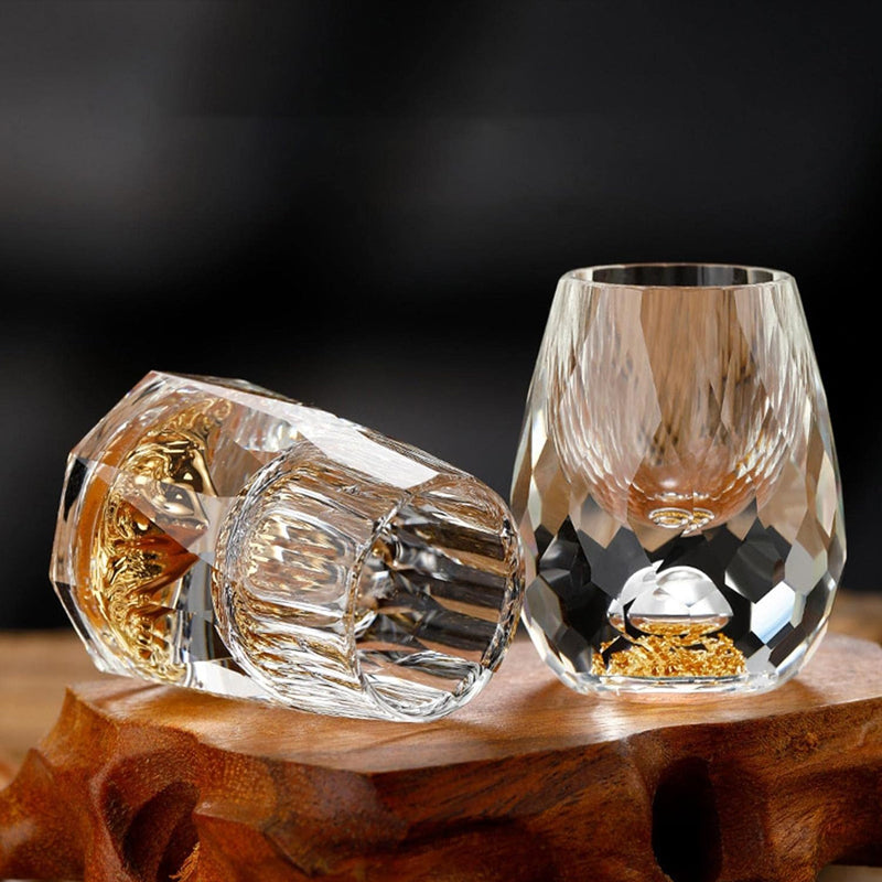 "Diamantformade stamlösa vinglas, elegant regnbågseffekt, stabil bas, högkvalitativa glas för hem och fest"