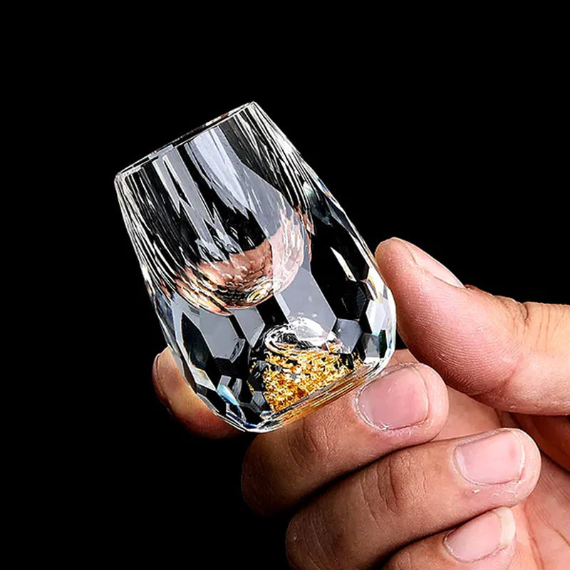 "Diamantformade stamlösa vinglas, elegant regnbågseffekt, stabil bas, högkvalitativa glas för hem och fest"