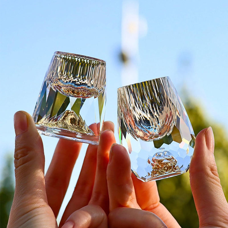 "Diamantformade stamlösa vinglas, elegant regnbågseffekt, stabil bas, högkvalitativa glas för hem och fest"