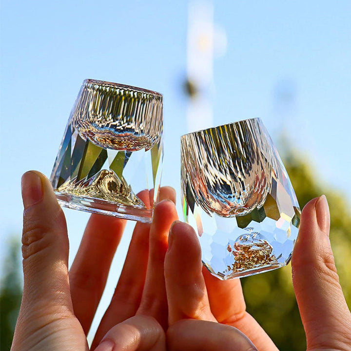 "Diamantformade stamlösa vinglas, elegant regnbågseffekt, stabil bas, högkvalitativa glas för hem och fest"