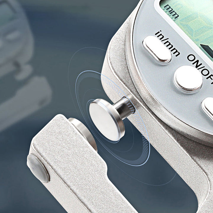 "Digital Display Tjockleksmätare med stor LCD, mäter materialtjocklek som läder och papper, kompakt och lättanvänd."