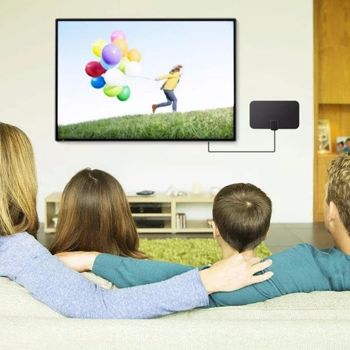 Digital HDTV-antenn 4K, kompakt svart design för kristallklar mottagning, enkel installation och placering vid TV:n eller fönstret.