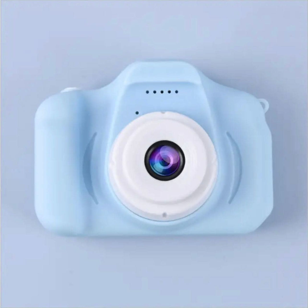 Enkel digital barnkamera. Perfekt liten gadget för att ta bilder och spela in video, rolig och återanvändbar.