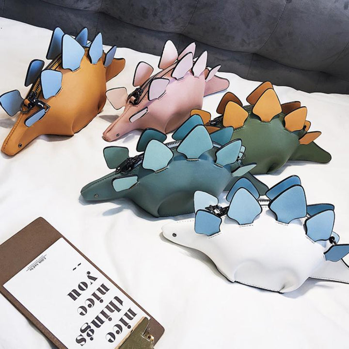 "Dinosaur handväska för damer med justerbar axelrem, lekfull design i PU-läder, från sidan med unik stil."
