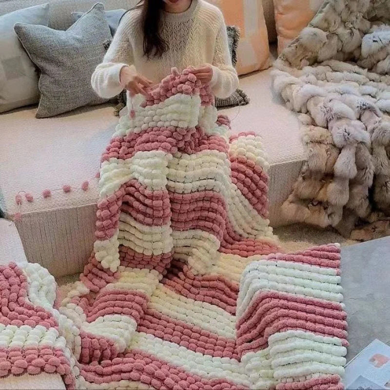 "DIY flätad pärla grov ull i ljusa färger, perfekt för vinterstickning. Mjukt, hållbart material för accessoarer."