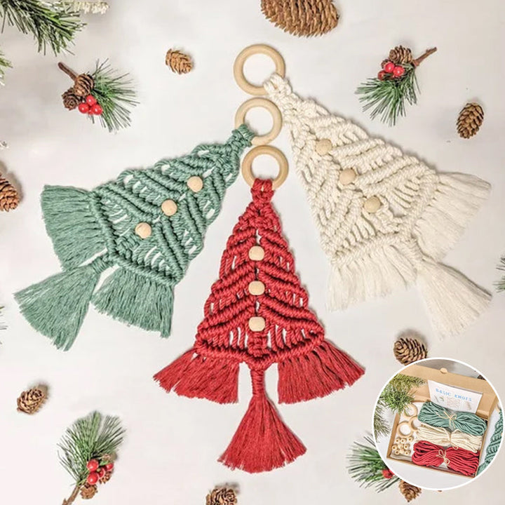 "DIY julgran i färgglada delar för kreativ dekoration och personlig julkänsla, perfekt för hem och interiör."