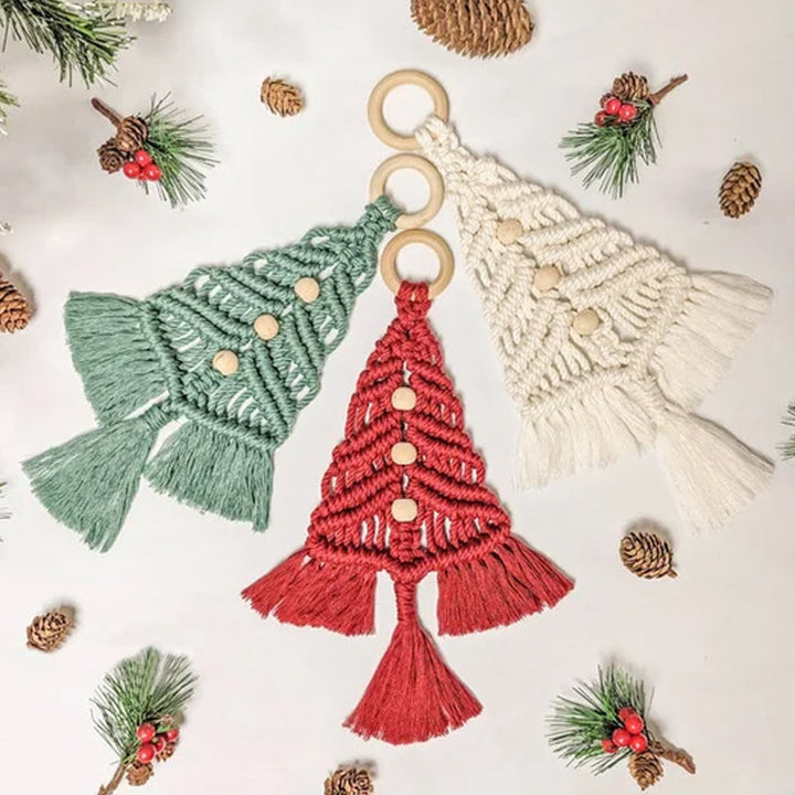 "DIY julgran i färgglada delar för kreativ dekoration och personlig julkänsla, perfekt för hem och interiör."